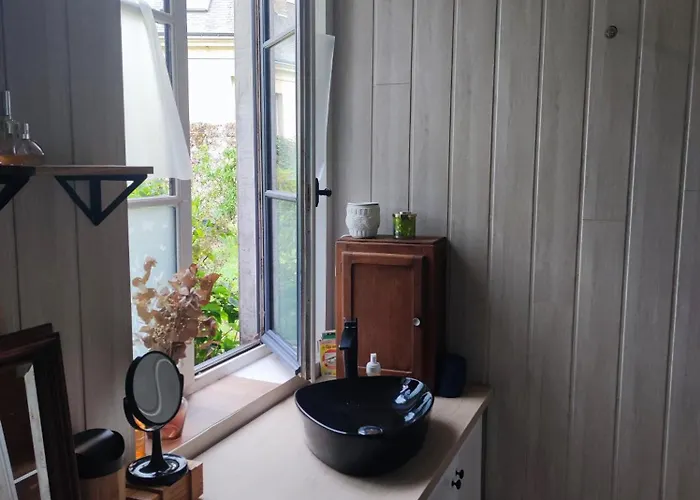 De La Vallée à Sarthe Bed and breakfast *